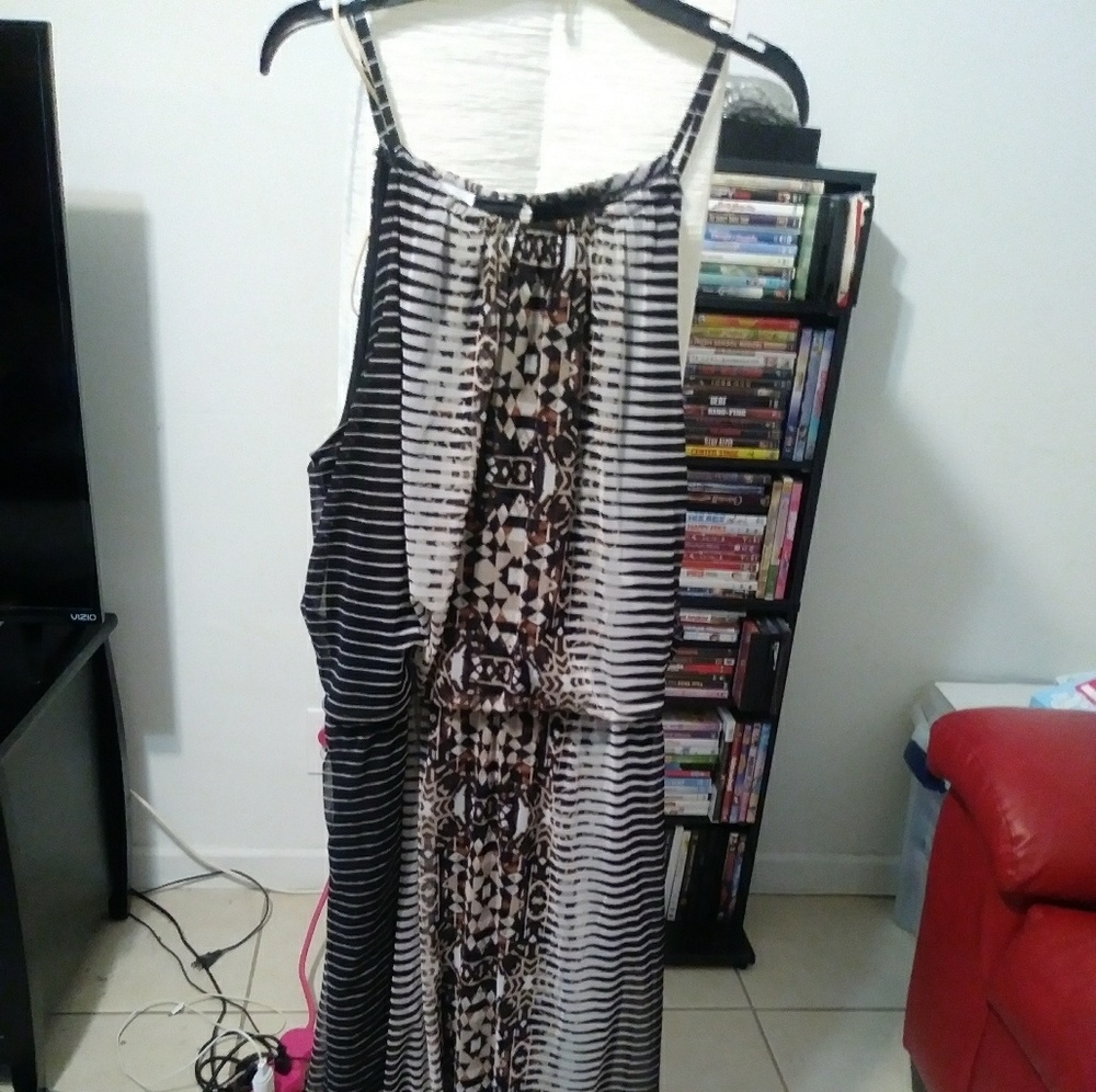 Long sleeveless dress